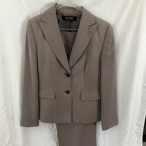 Women’s 2-piece Taupe Pants Suit